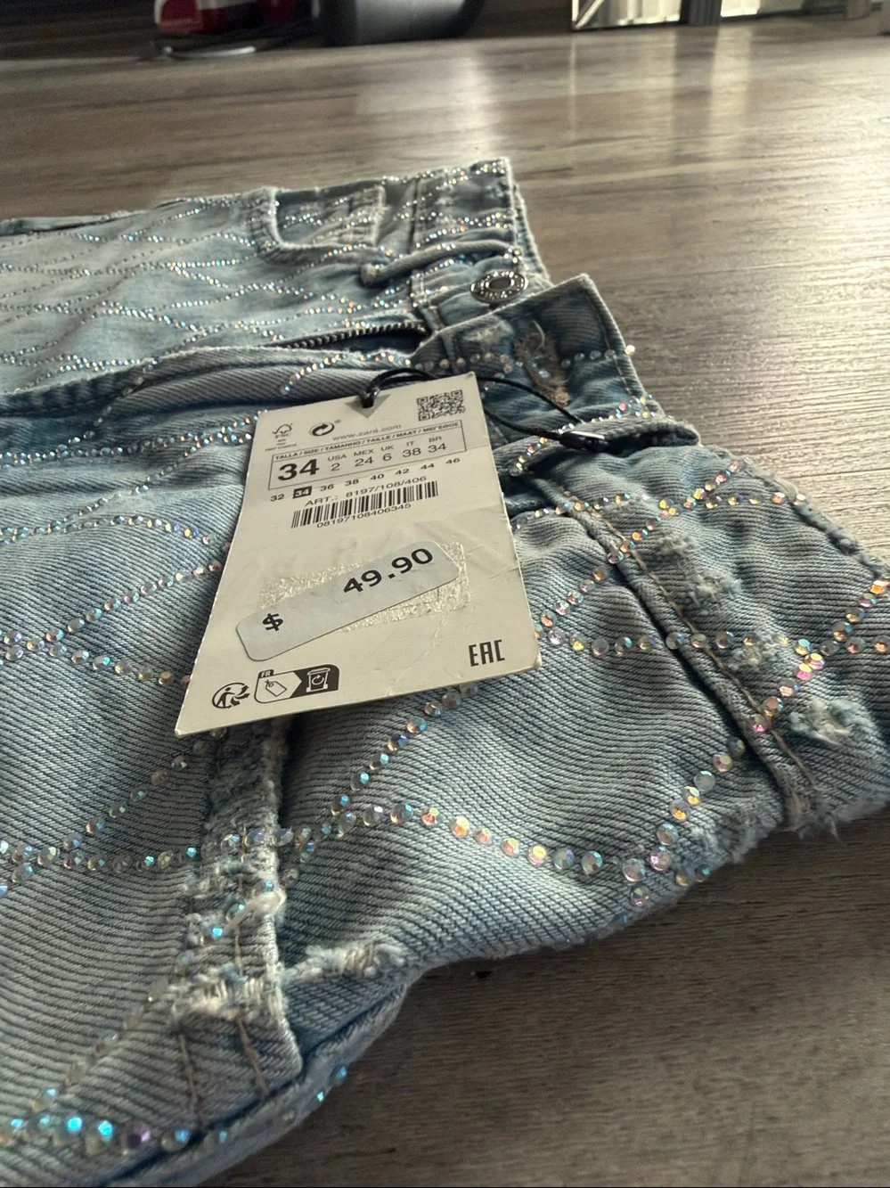 ZARA Light Wash Quilted Denim Shorts with Frayed Hem